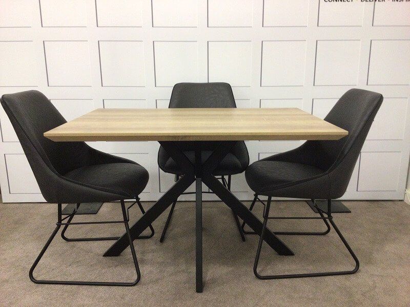 Furniture Link Manhattan Oak Dining Table (W140cm)