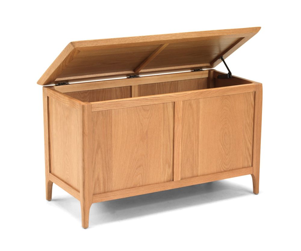 Heritance Corbet Oak Blanket Box