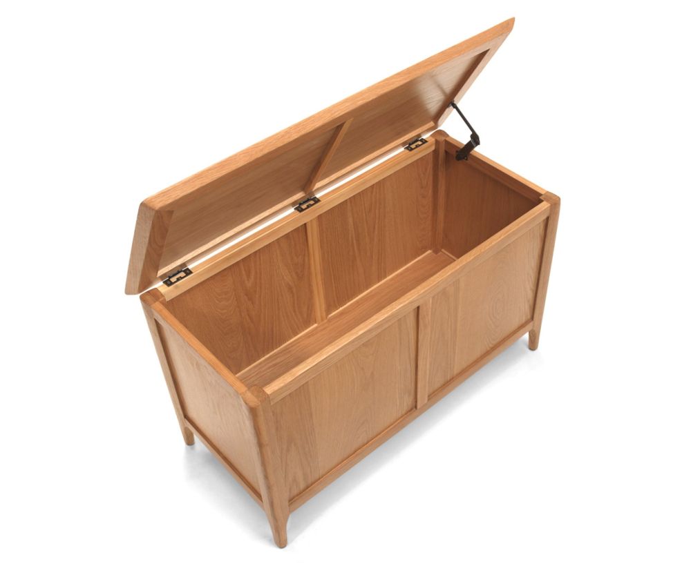 Heritance Corbet Oak Blanket Box